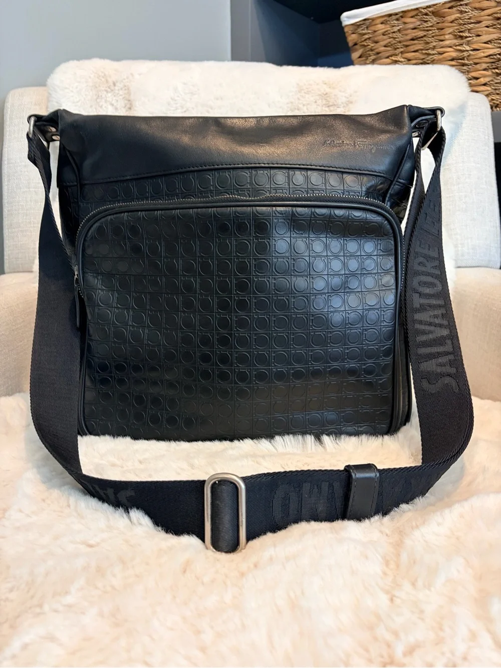 Salvatore Ferragamo Large Gancini Black Leather Messenger Crossbody Bag - Picture 1 of 14